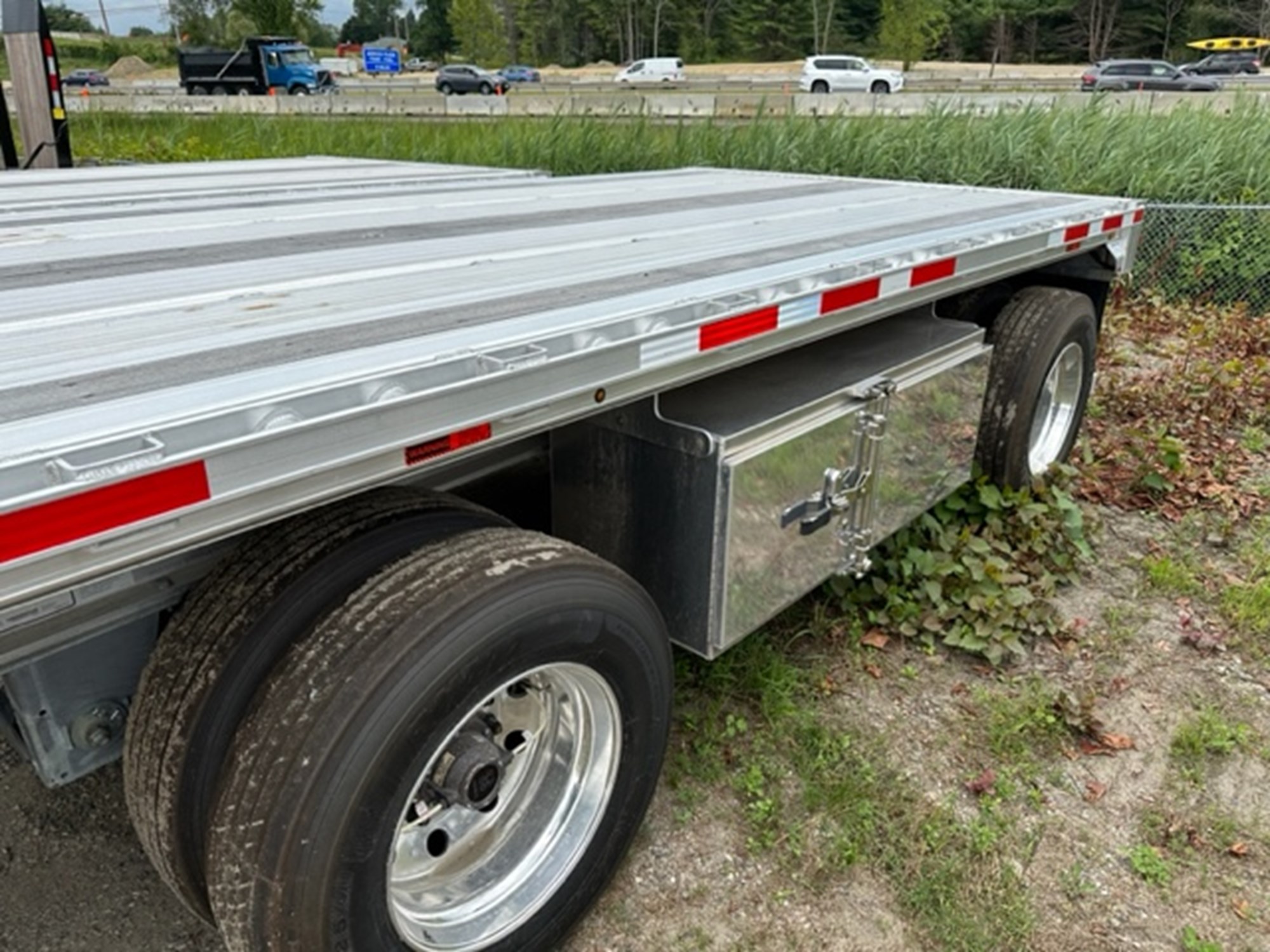 2023 BENSON FLATBED - image 2 of 6