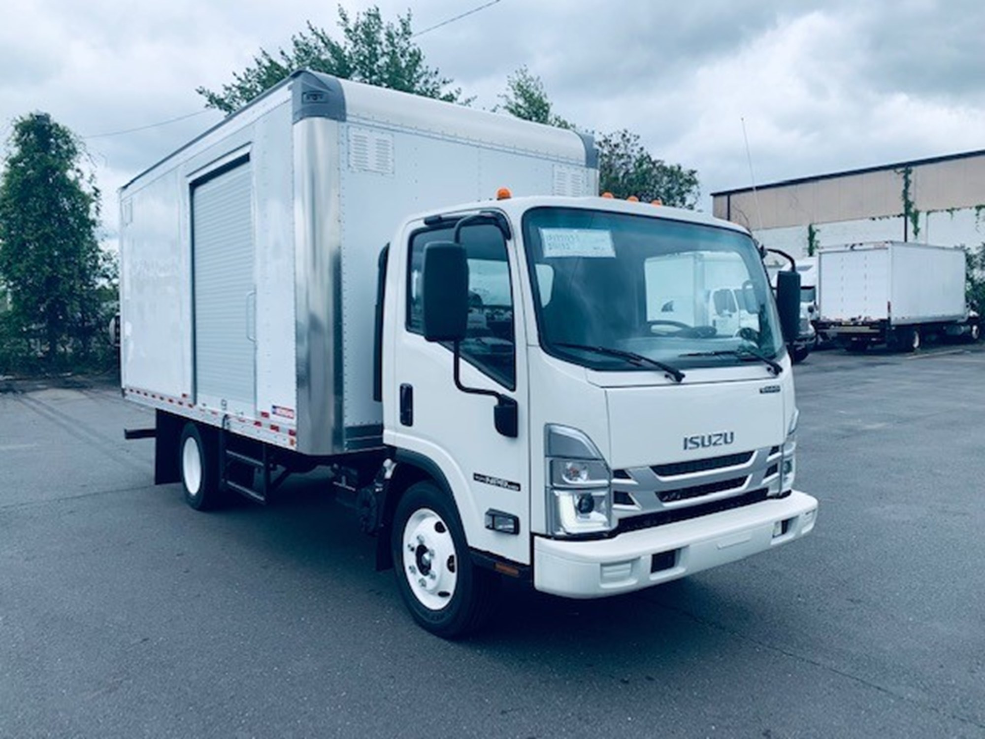 2023 ISUZU NPRGASHD - image 1 of 6