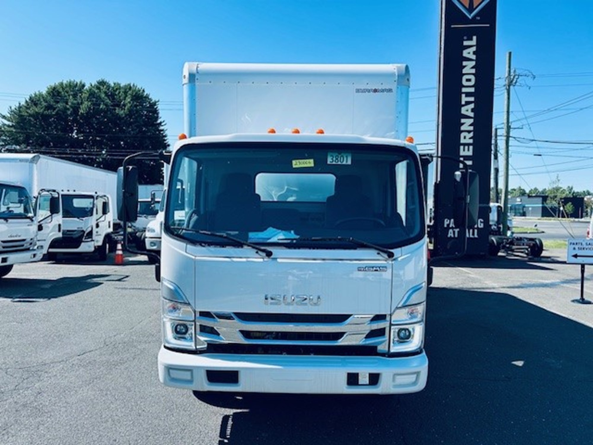 2023 ISUZU NPR - image 4 of 6