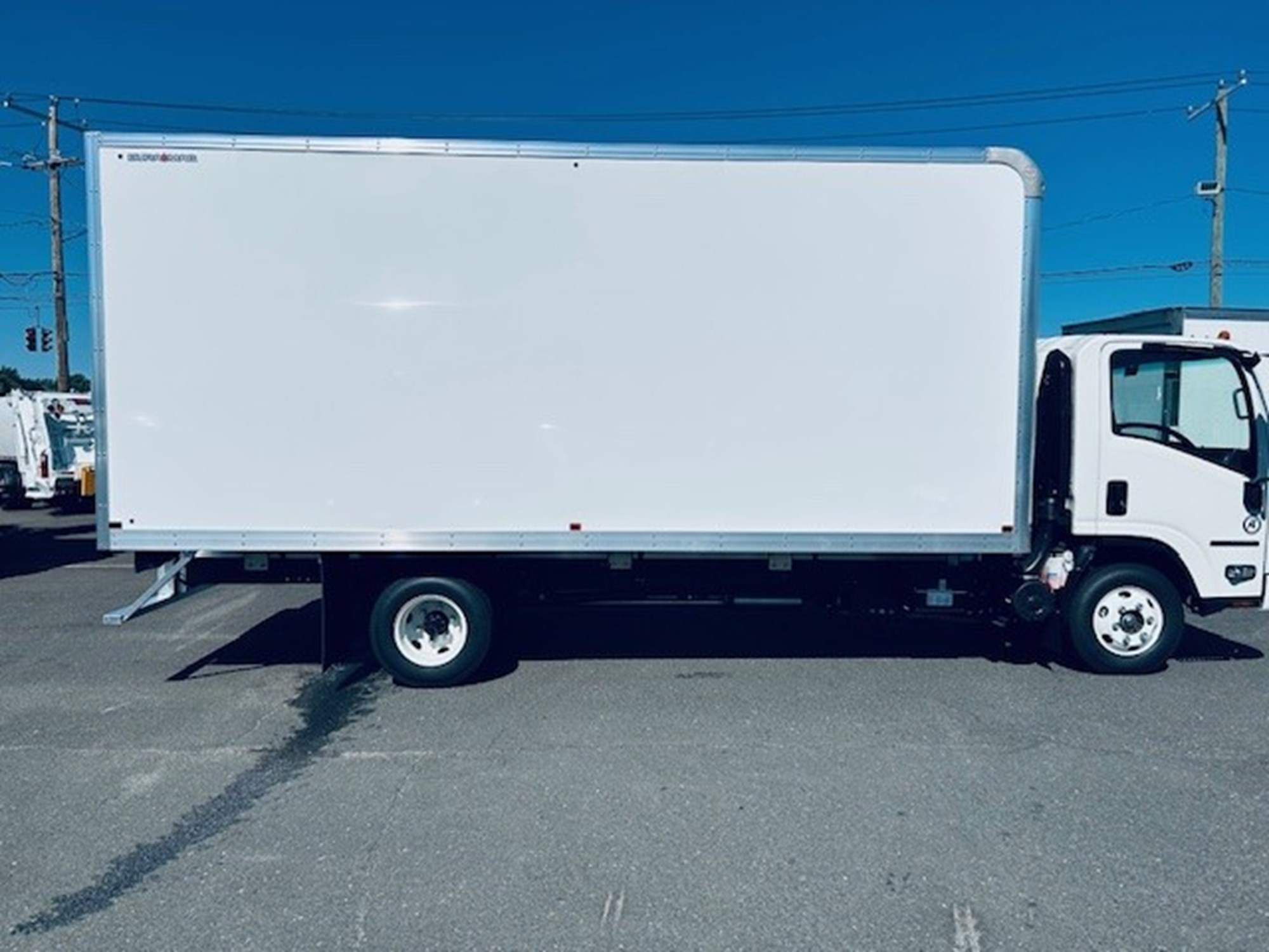 2023 ISUZU NPR - image 3 of 6