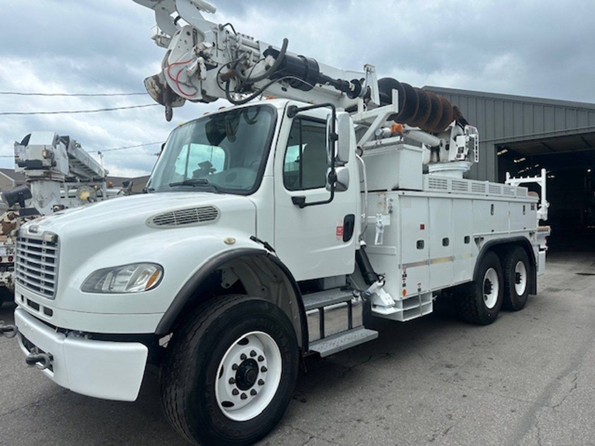 2013 FREIGHTLINER M2 - image 1 of 6