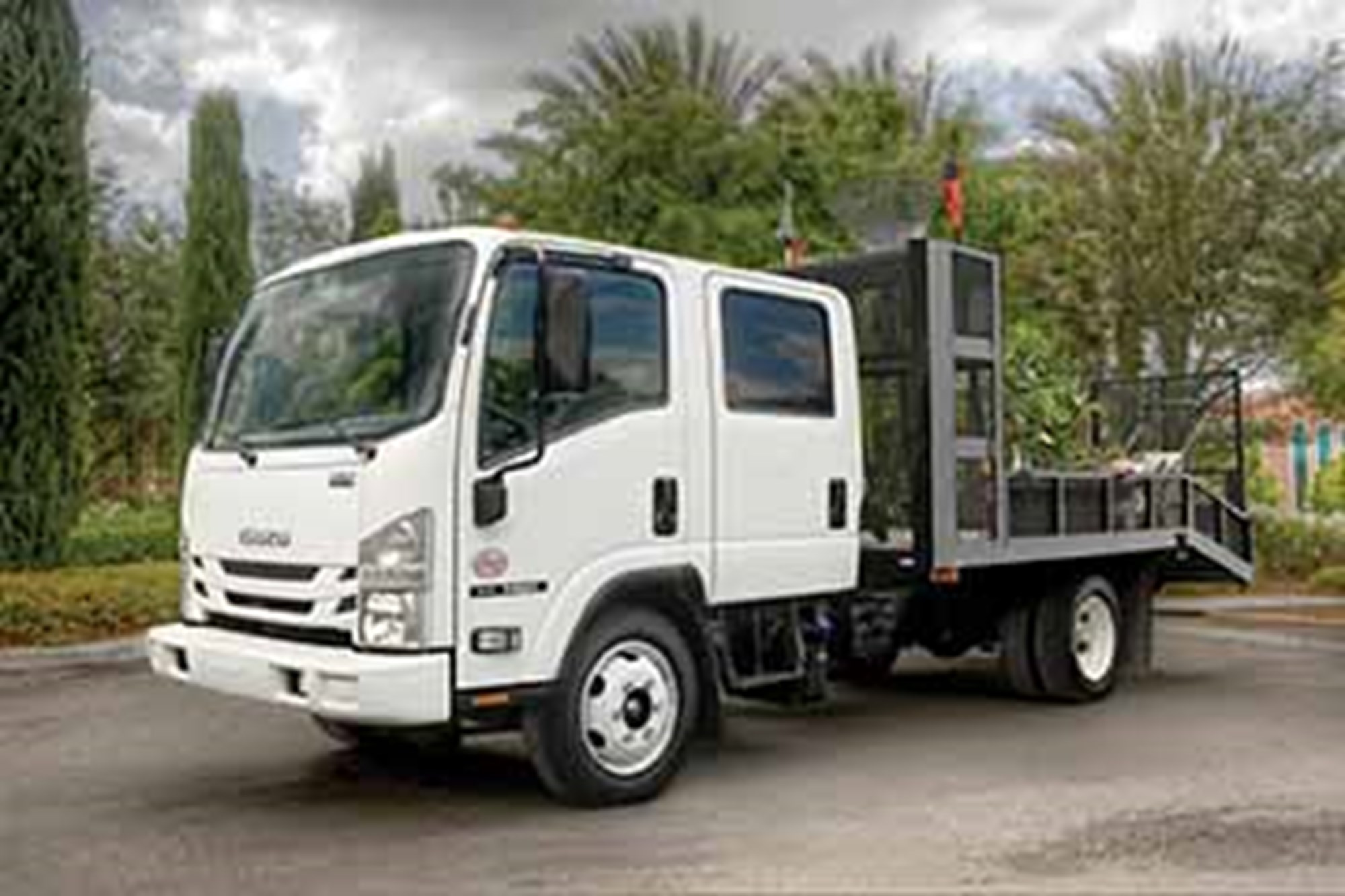 2024 ISUZU NRR - image 1 of 5