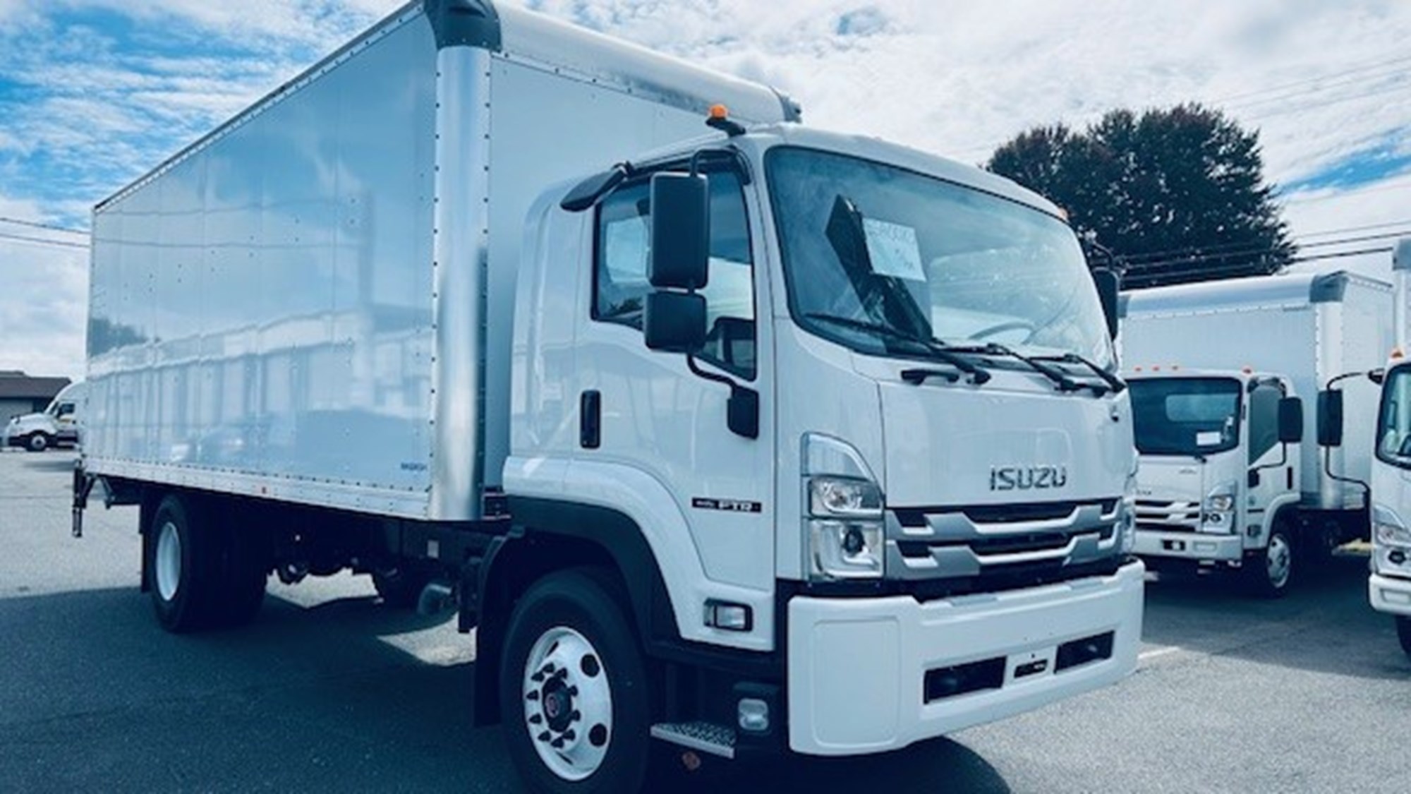 2025 ISUZU FTR - image 1 of 6