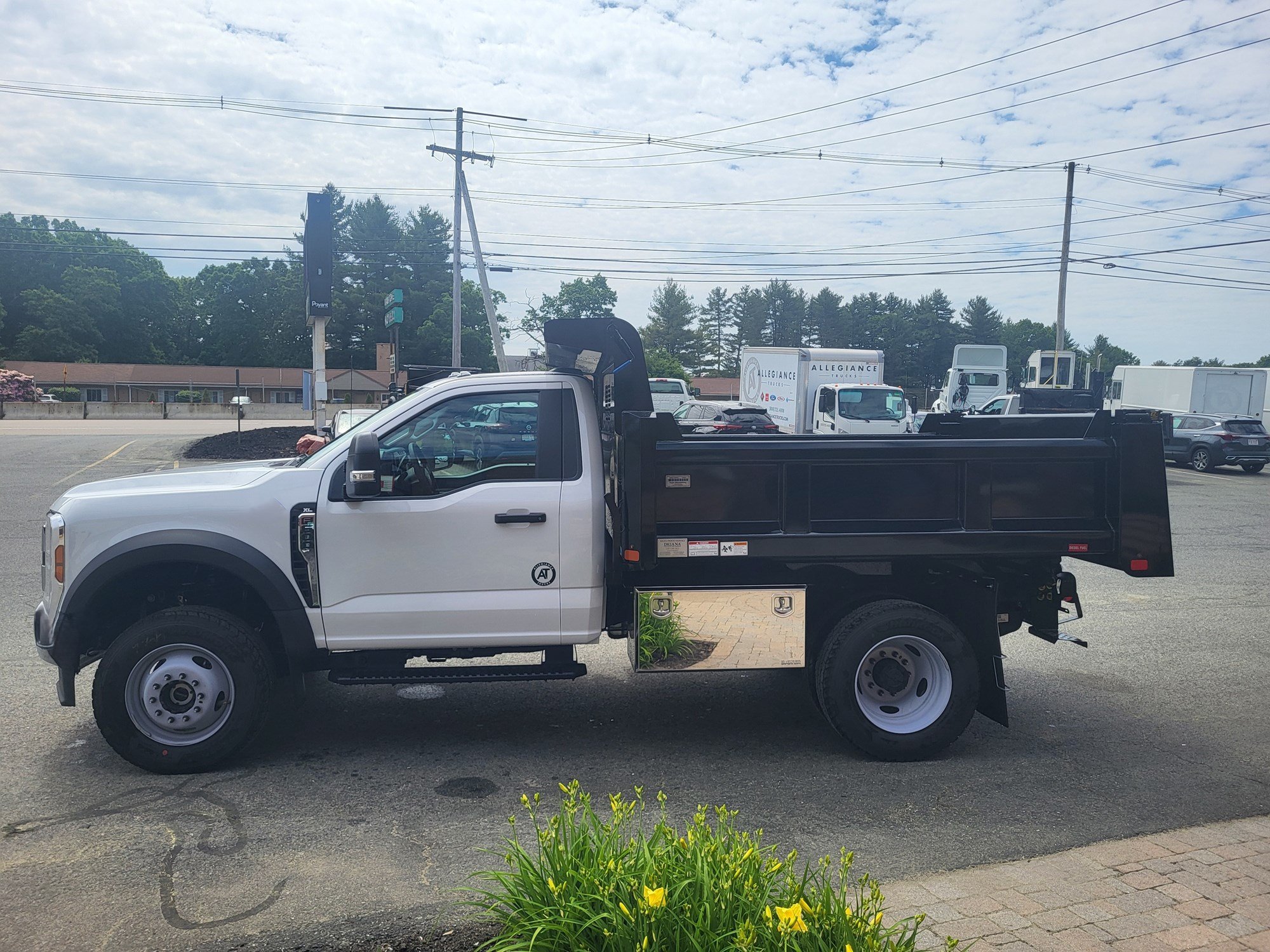 2024 FORD F600 - image 1 of 5