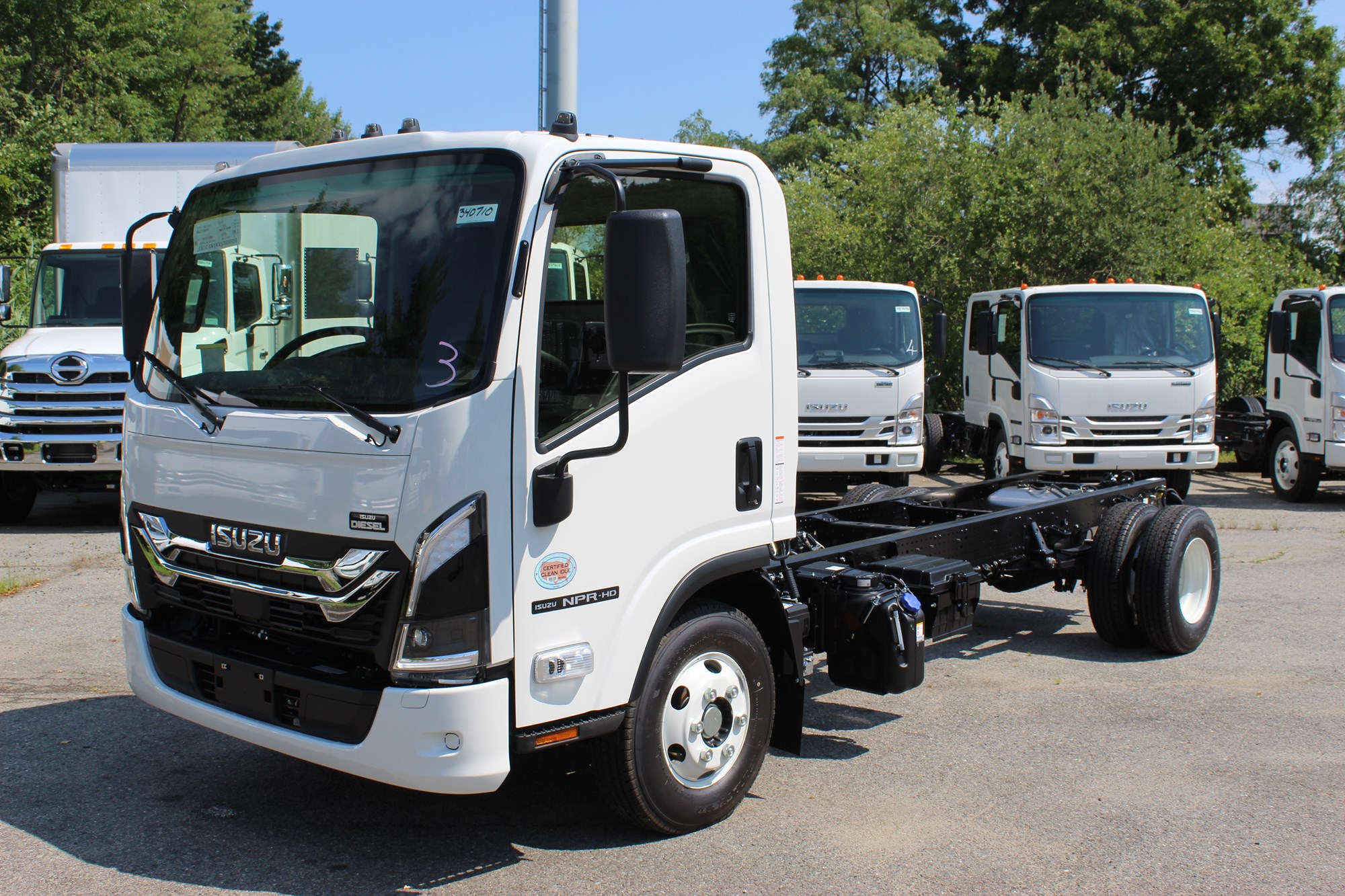 2025 ISUZU NPRHD - image 1 of 6