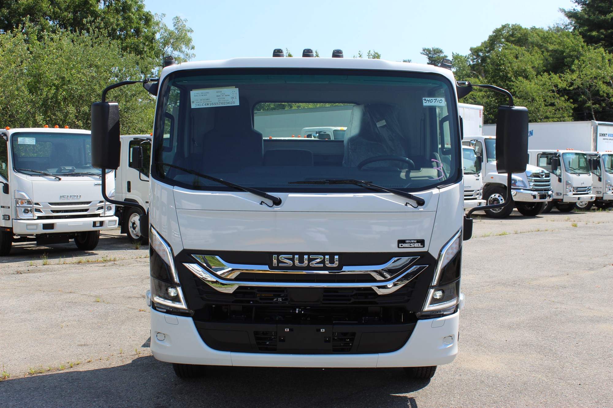 2025 ISUZU NPRHD - image 2 of 6