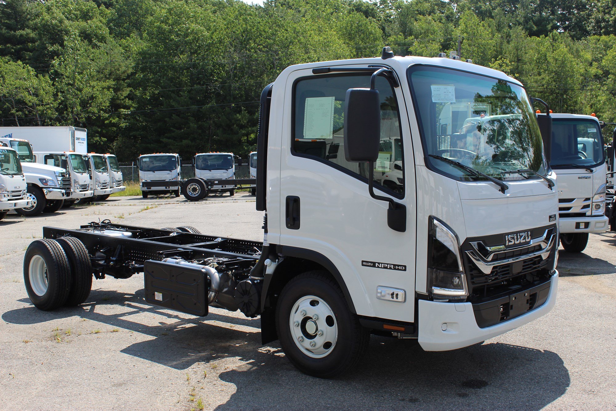 2025 ISUZU NPRHD - image 3 of 6