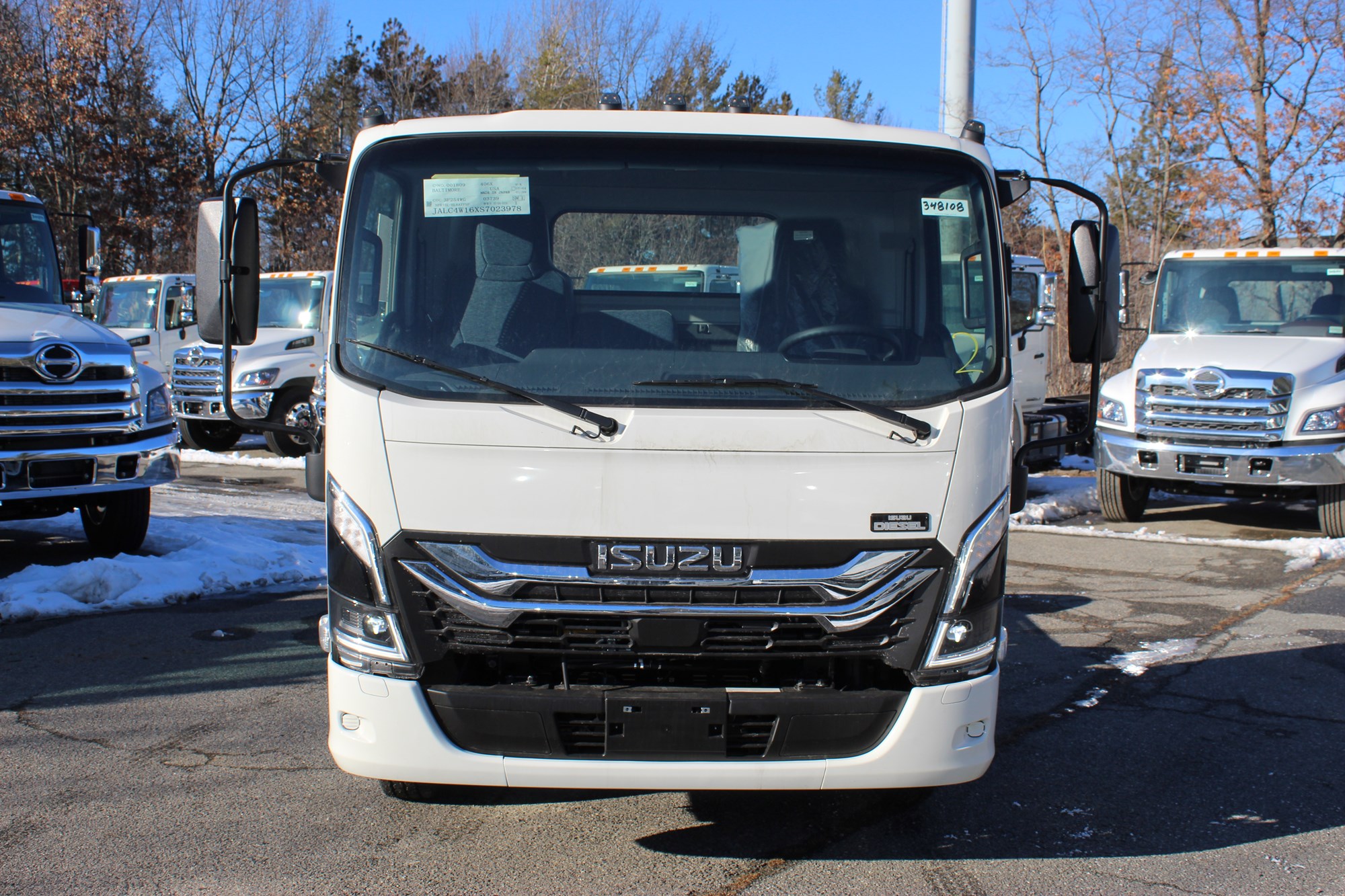 2025 ISUZU NPRHD - image 2 of 6