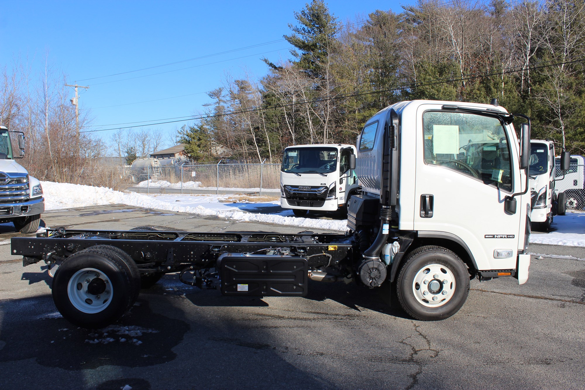 2025 ISUZU NPRHD - image 4 of 6