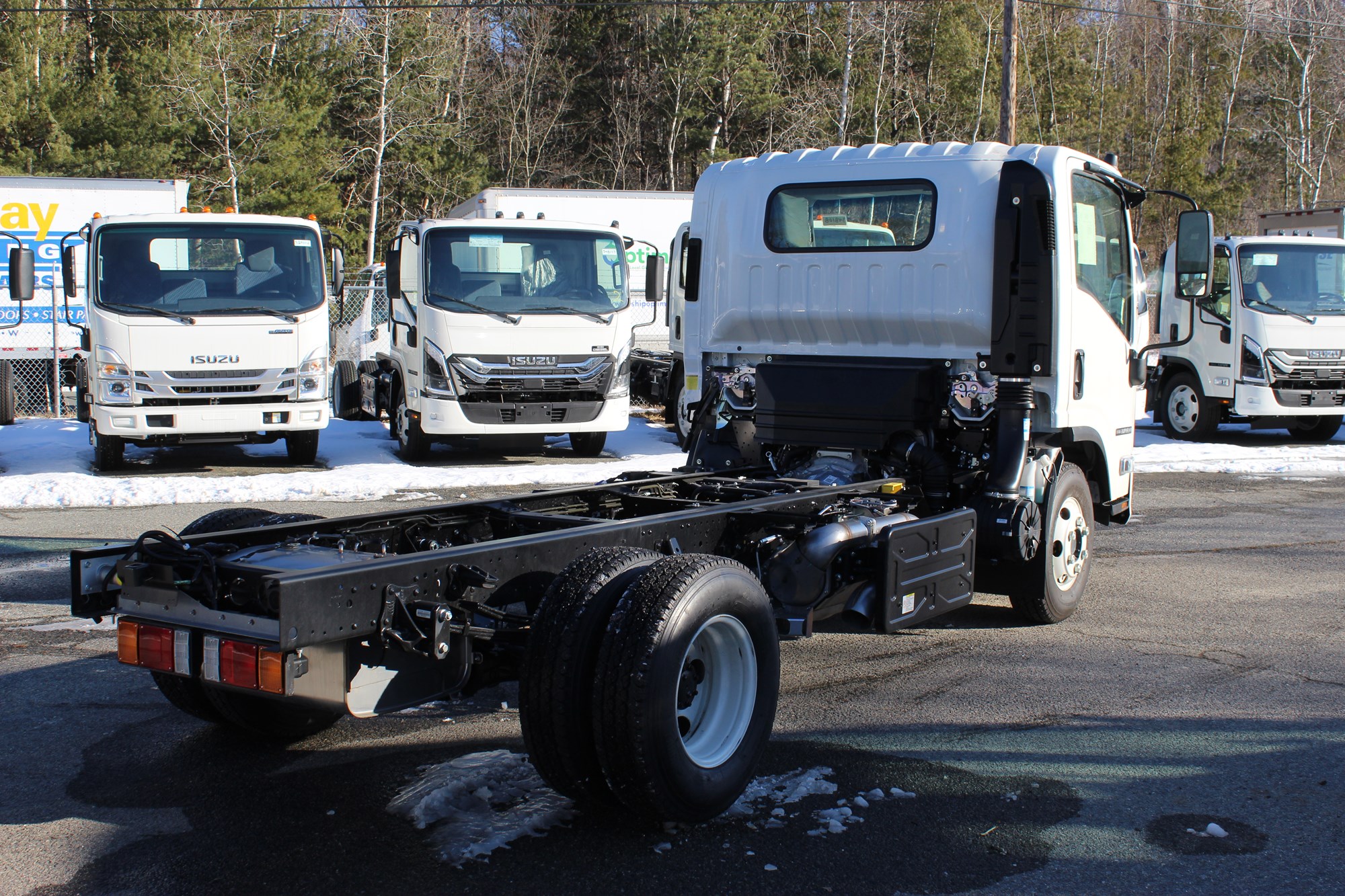 2025 ISUZU NPRHD - image 5 of 6