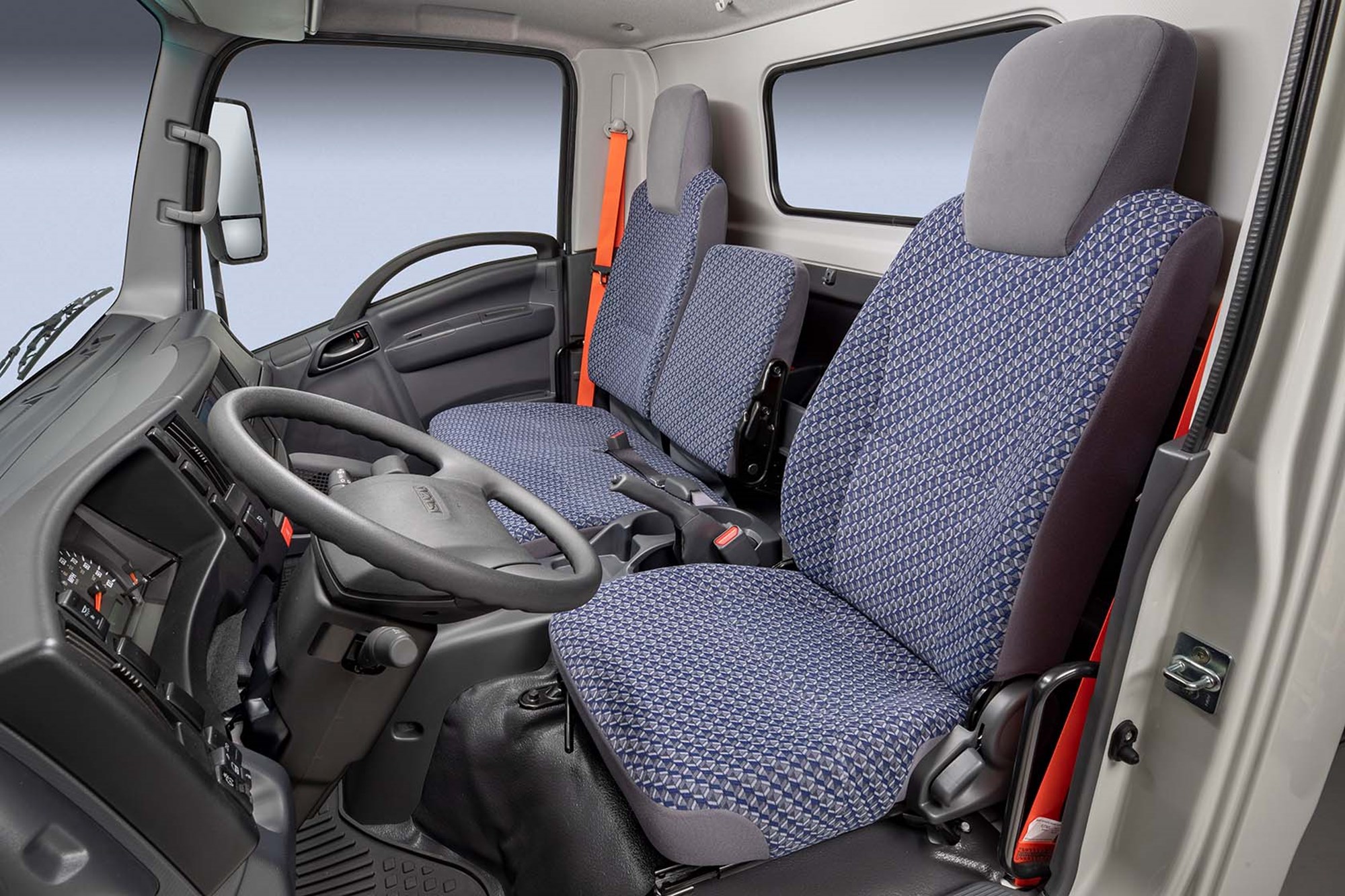 2025 ISUZU NPRHD - image 4 of 6