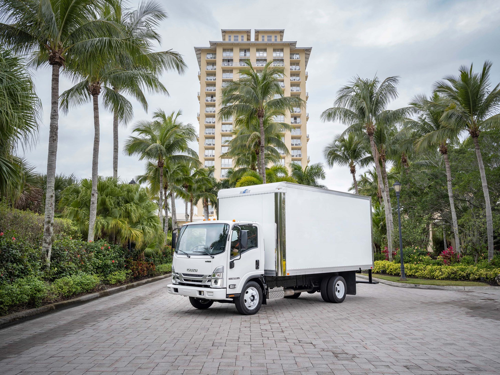 2025 ISUZU NPRHD - image 6 of 6