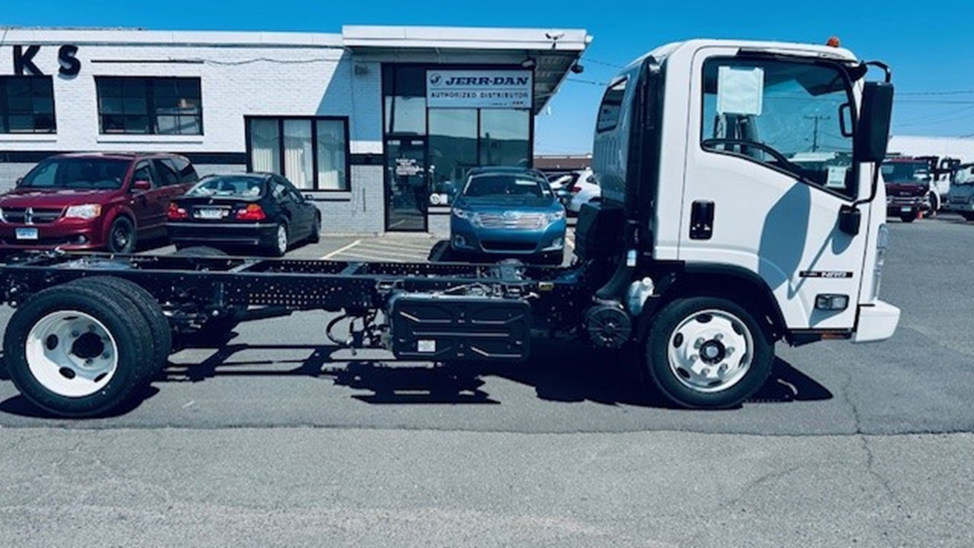 2024 ISUZU NRR