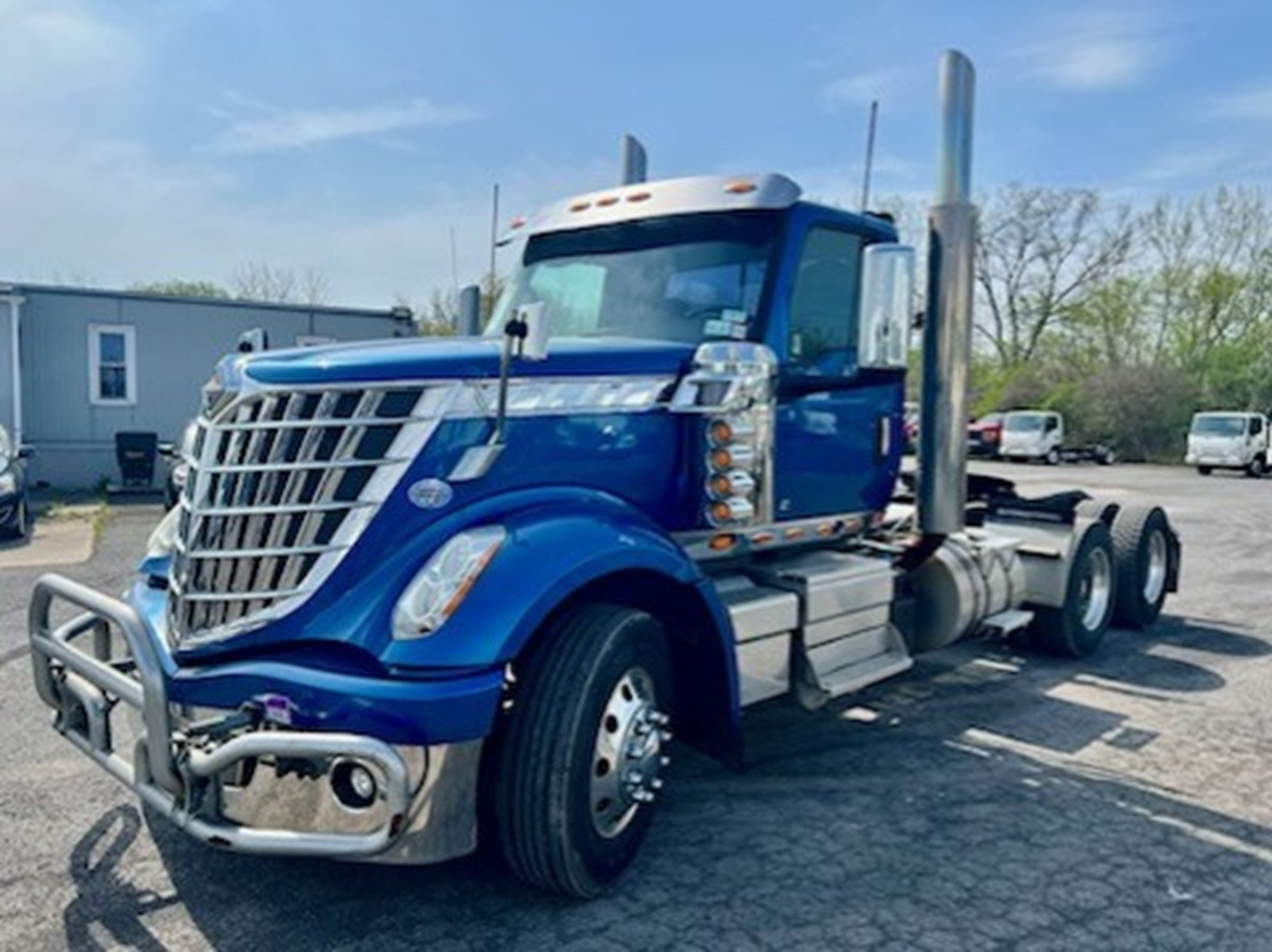 2020 INTERNATIONAL LONESTAR - image 2 of 6