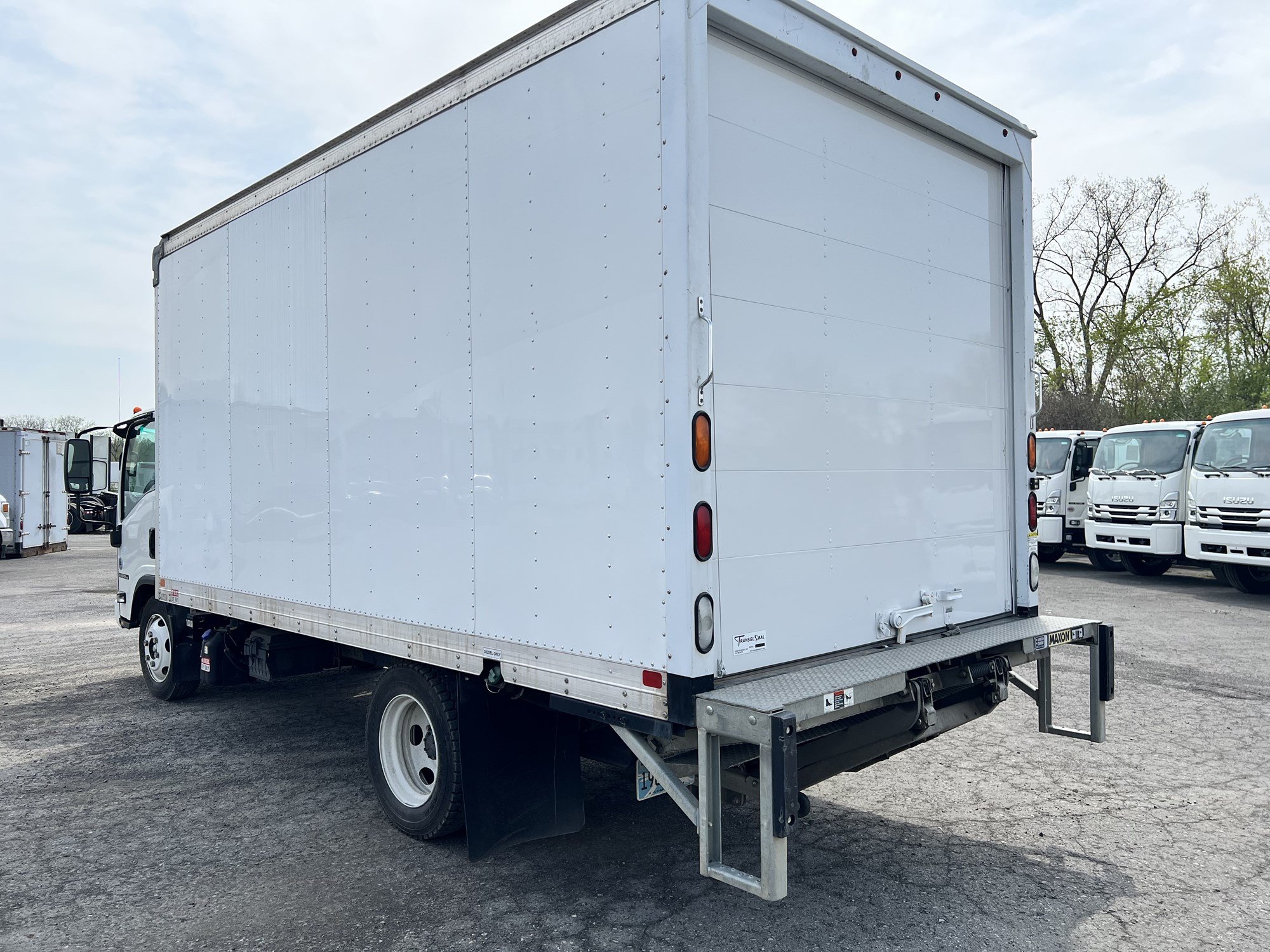 2022 ISUZU NPR XD - image 2 of 6