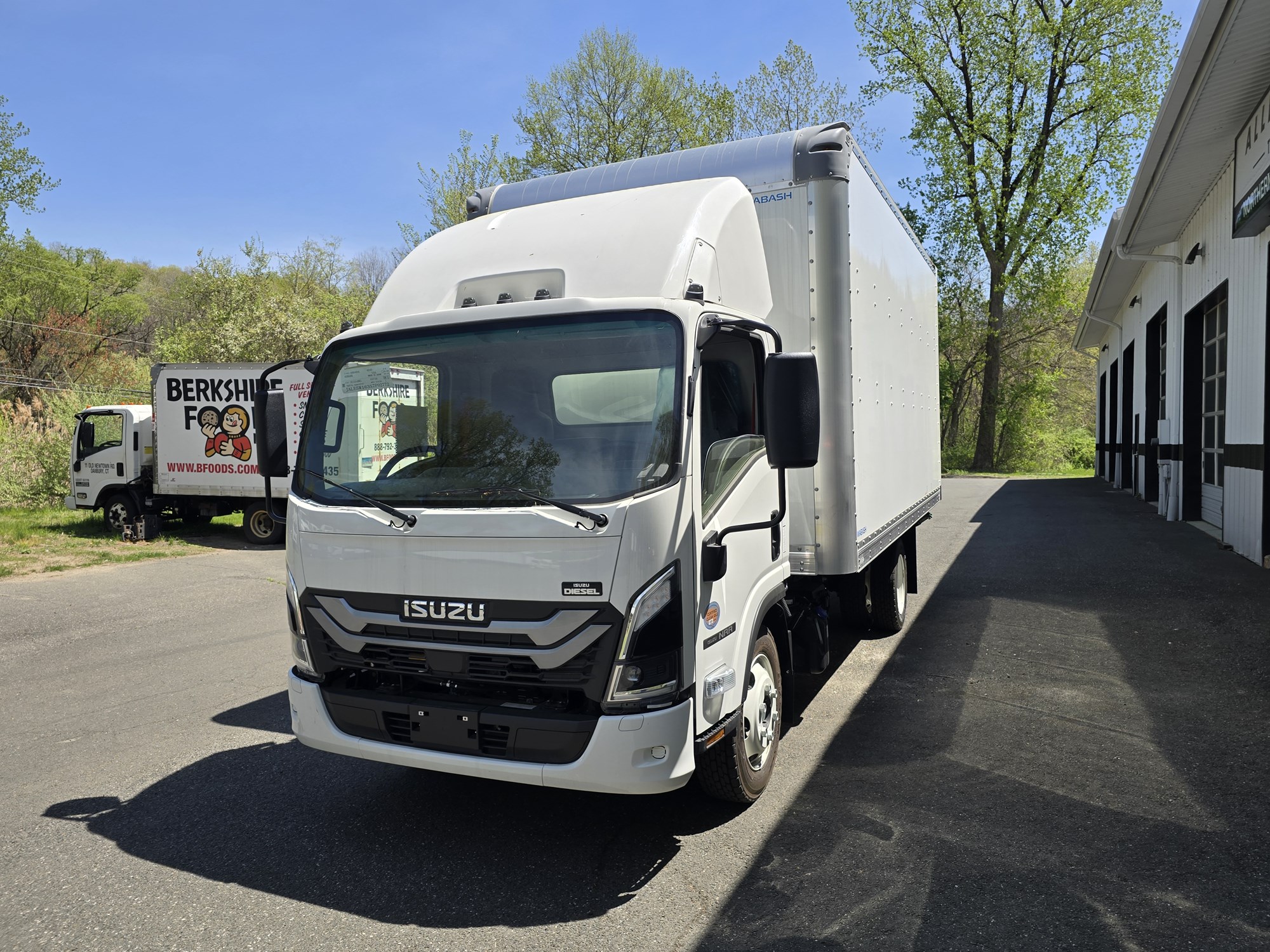 2025 ISUZU NRR