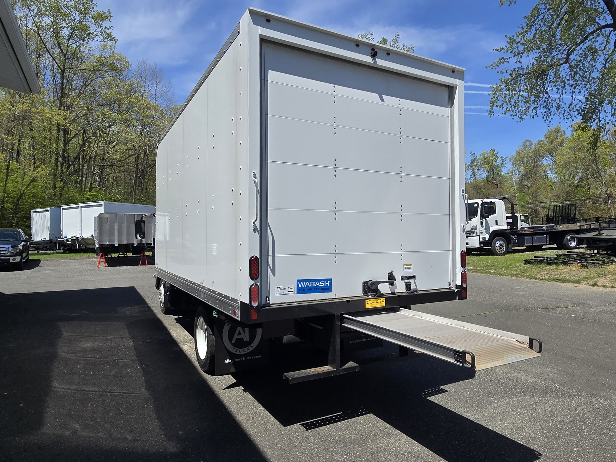 2025 ISUZU NRR