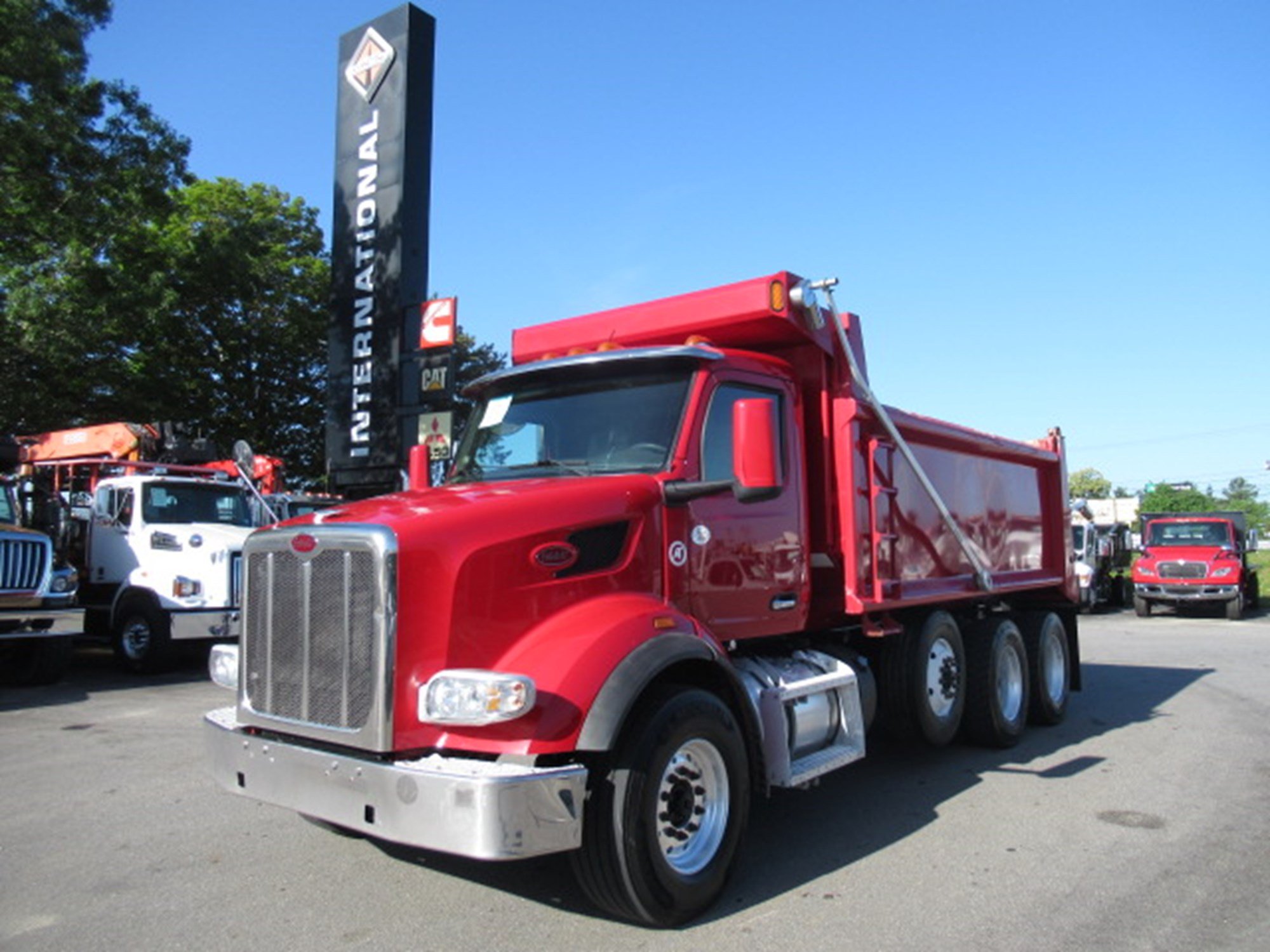 2022 PETERBILT 567 - image 1 of 6
