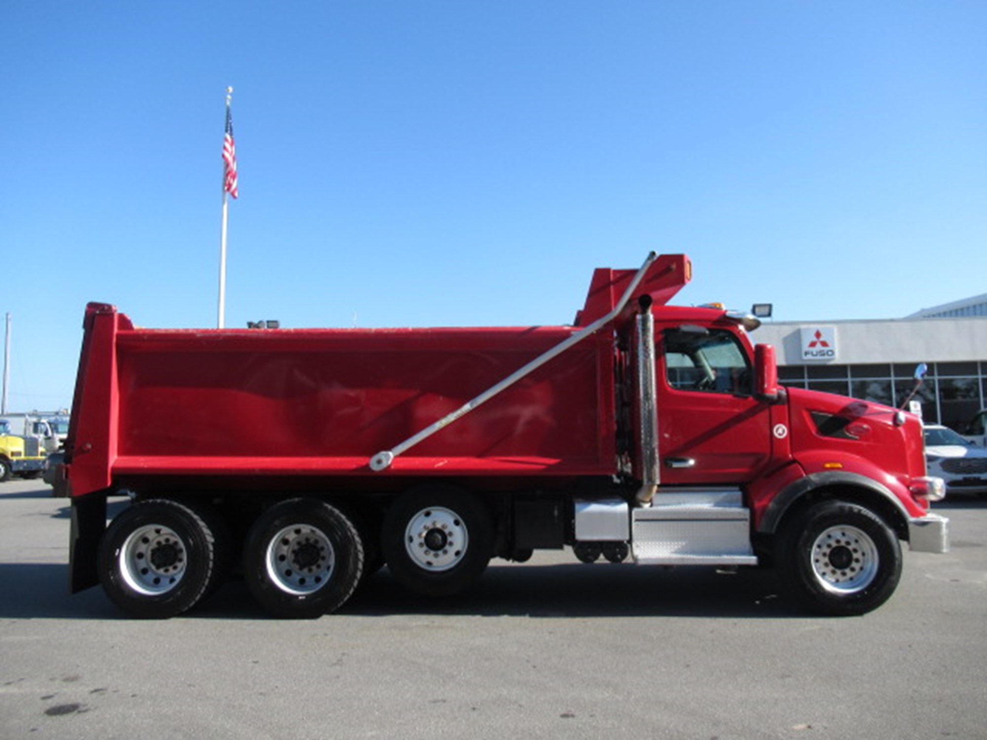 2022 PETERBILT 567 - image 4 of 6
